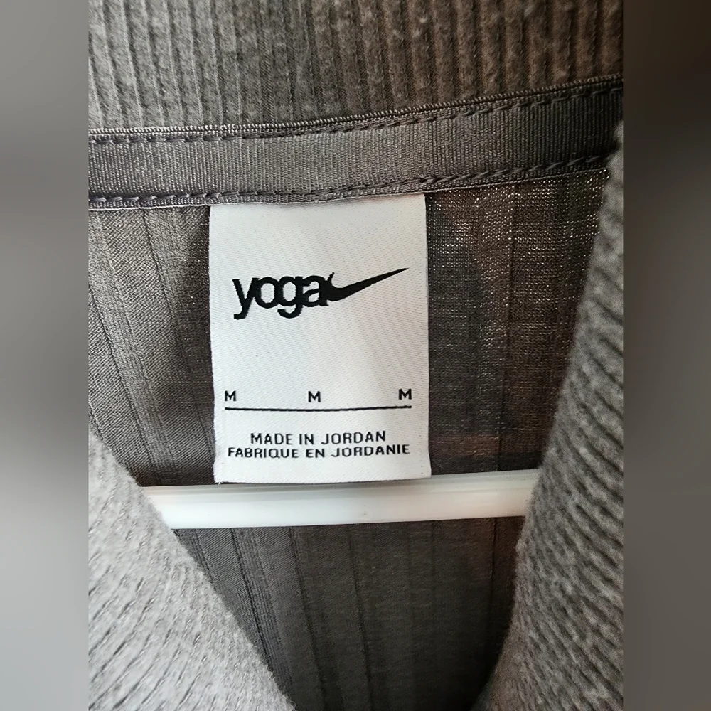 Nike Yoga Gray Ribbed Long Sleeve Shawl Collar Top SZ Medium - Picture 6 of 8